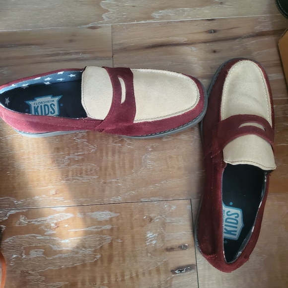 Boys size 5M Florsheim dress loafers/shoes. Sharp shoes. Plum and cream. - Picture 4 of 5